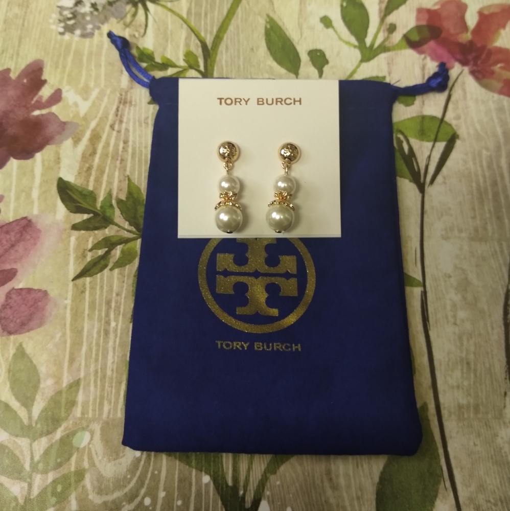 Tory burch Gold Pearl pendants earrings